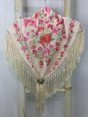 Mantoncillo Nacional adulto – Beige bordado colores flecos seda (Ref:43361)